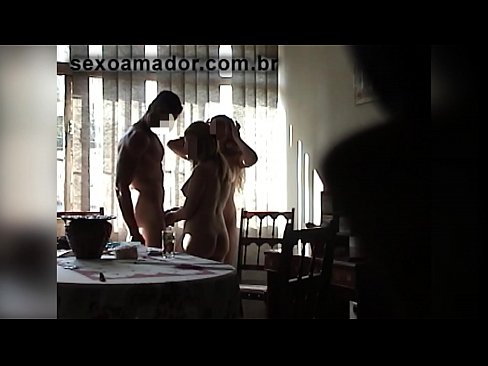 ❤️ यौन साथीहरूले एक विशाल मानिस र उहाँसँग थ्रीसमलाई निम्तो दिन्छन् ️❌ गुदा अश्लील ❌❤